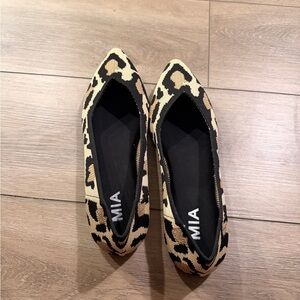 MIA Women's Tan and Black Leopard Flats
